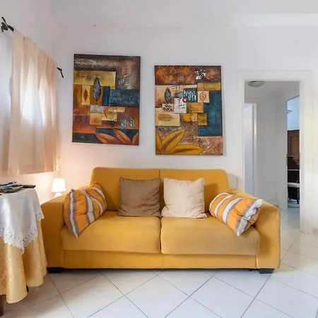 Comfy & - Book Now! *